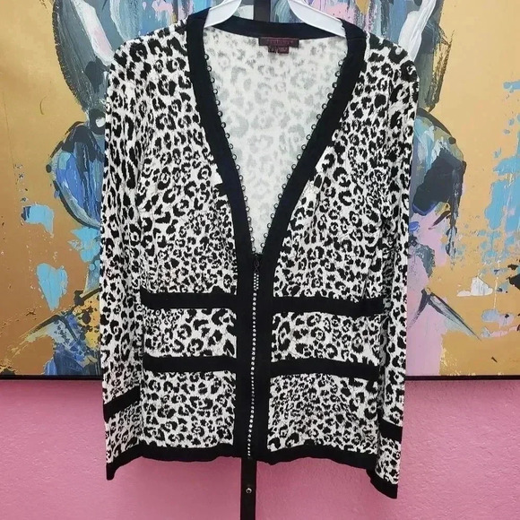 Fontana Snow Leopard with Rhinestones Sweater - Picture 1 of 8